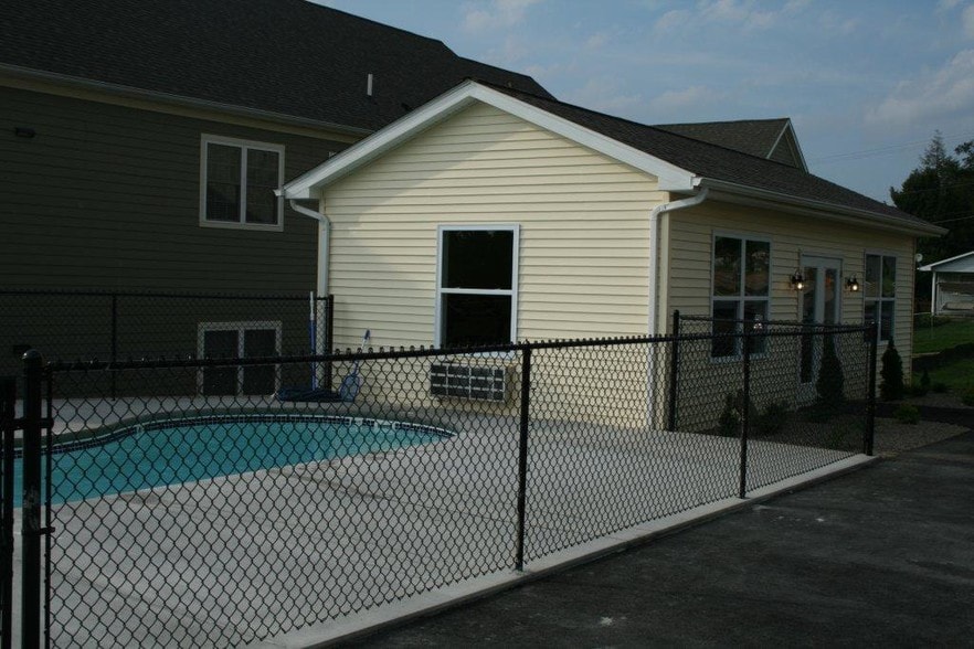 Pool - 2 Avery Pl