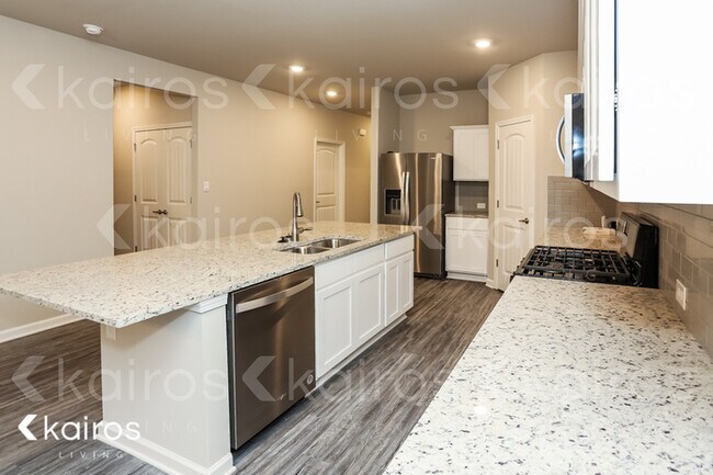 Building Photo - 6431 Tiger Pointe Dr.