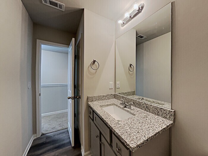 Building Photo - 1054 Wedgewood Ct NE