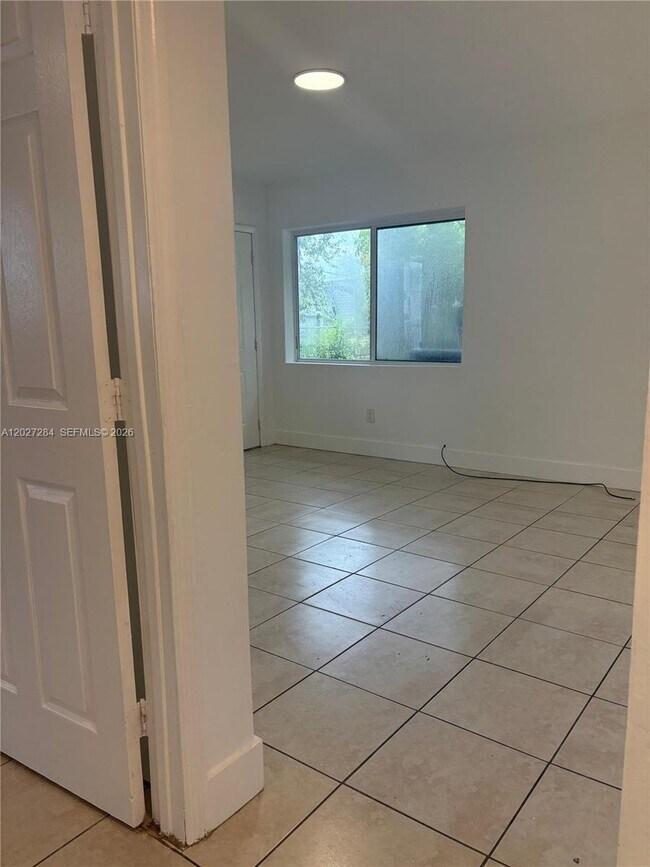 Building Photo - 1130 NW 76th St