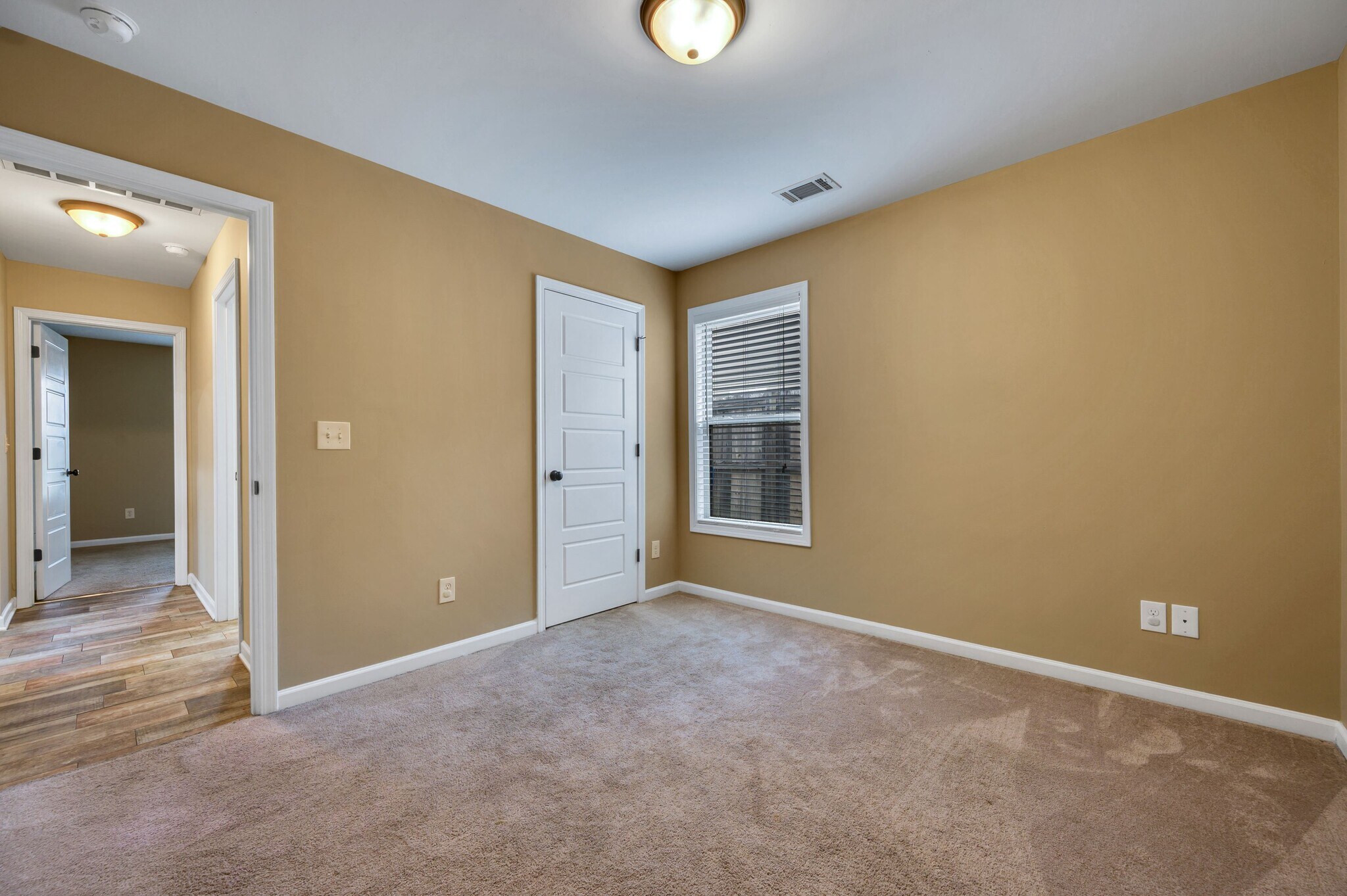 Building Photo - 6208 Mimosa Gardens Dr