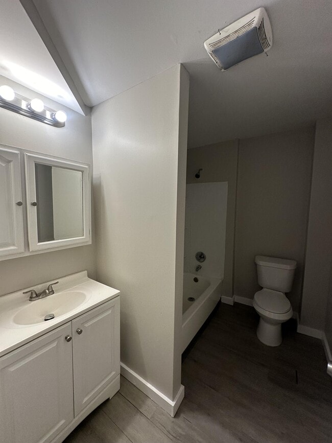 Building Photo - 3828 E 11th St