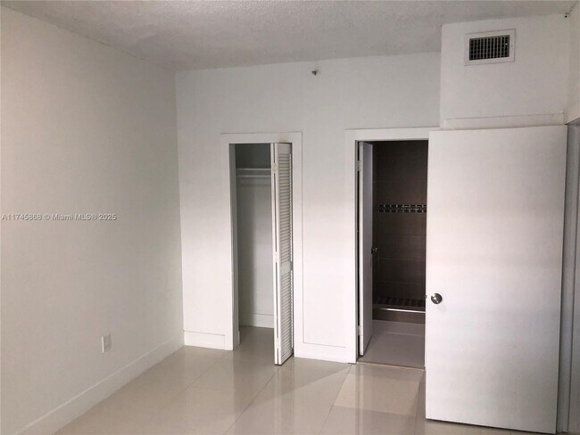 Building Photo - 27XX Collins Ave