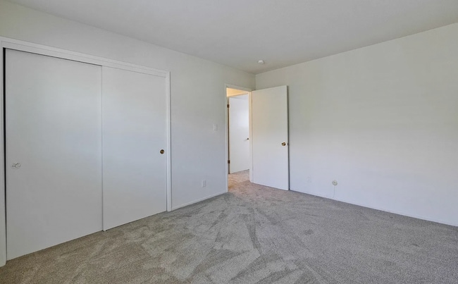 Building Photo - Spacious 3 Bed 2 Bath Condo Located Walking Distance to California Ave.