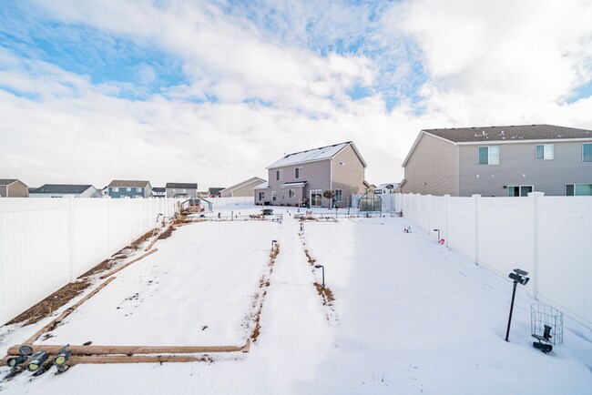 Building Photo - Beautiful 4 bed 2.5 bath home in the desirable Summerfield Subdivision
