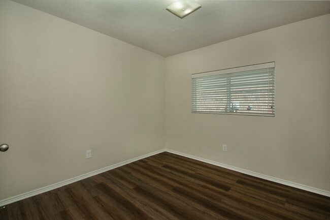 Building Photo - House in Sherman for Lease
