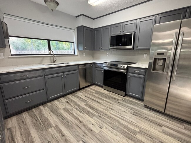 Building Photo - SPACIOUS HOME WITH FLEX ROOM