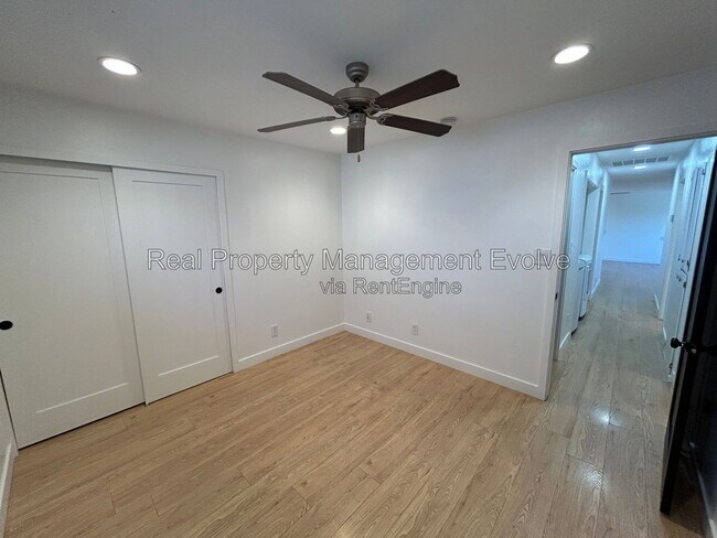 Building Photo - 8631 E Jackrabbit Rd