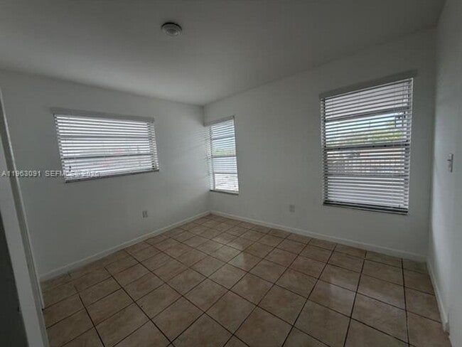 Building Photo - 4617 NW 2nd Terrace