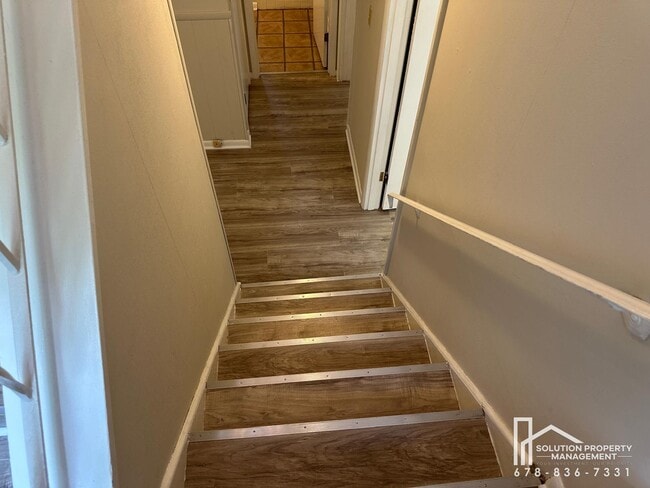 Building Photo - 1323 Hilton Dr