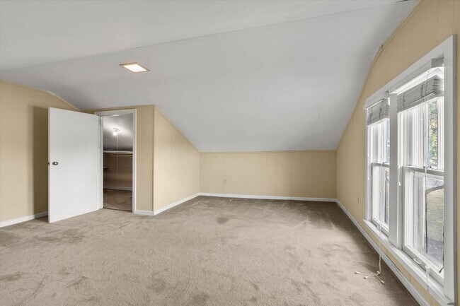 Building Photo - Charming Farmhouse on the West Side of Ath...