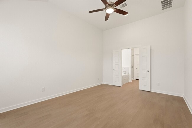Building Photo - 32503 Midsummer Dr