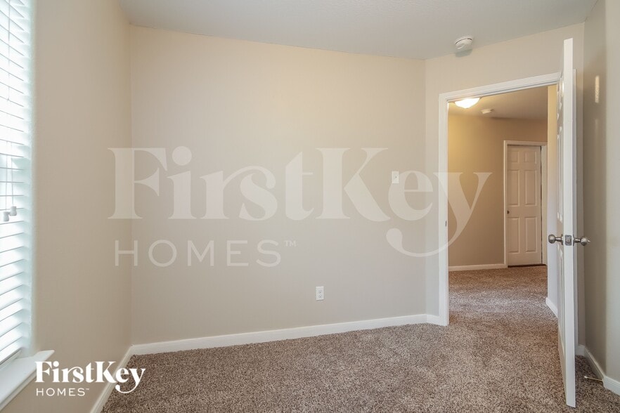 Building Photo - 9518 Peridot Green Dr