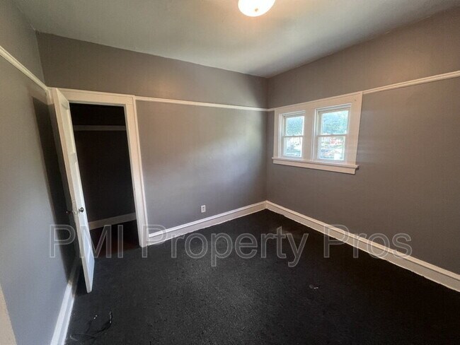 Building Photo - 1536 N 38th St