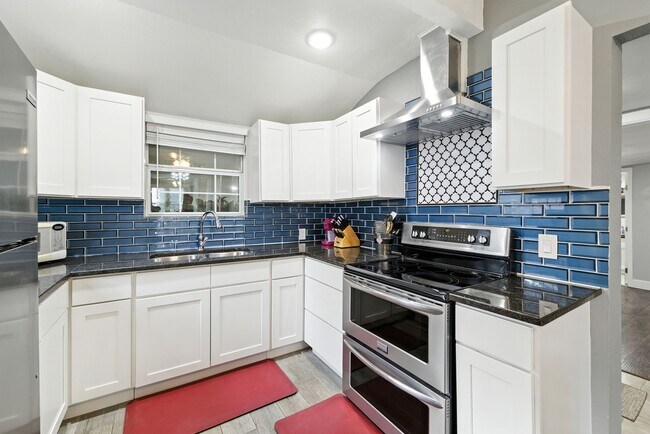 Building Photo - 629 Delmar St