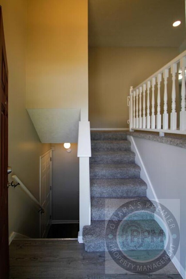 Building Photo - Millard 3 bed 3 bath with Park Access!