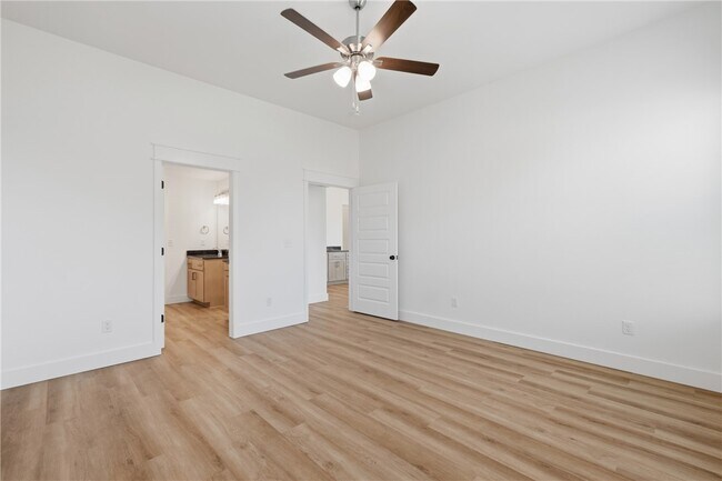 Building Photo - 5071 Vista Ave