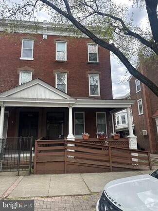 Building Photo - 906 DeKalb St