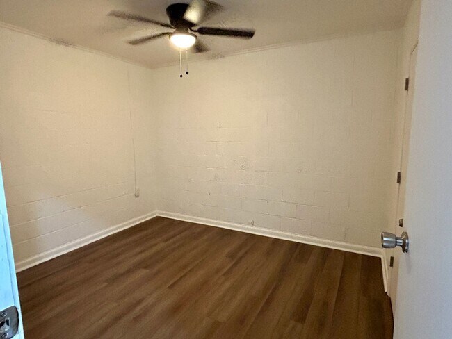 Building Photo - 4762 Trenton Dr