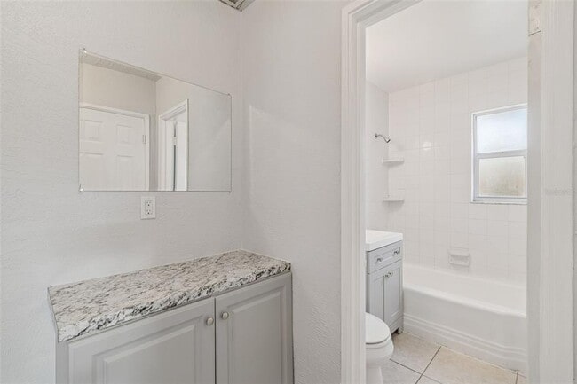 Building Photo - 5409 S Lois Ave