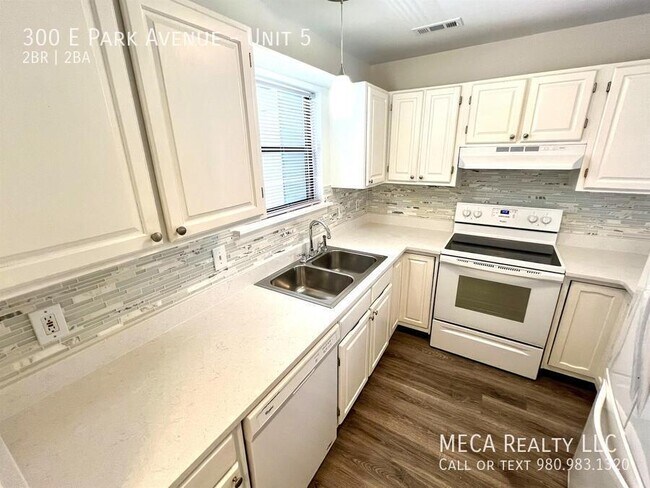 Building Photo - 300 E Park Ave