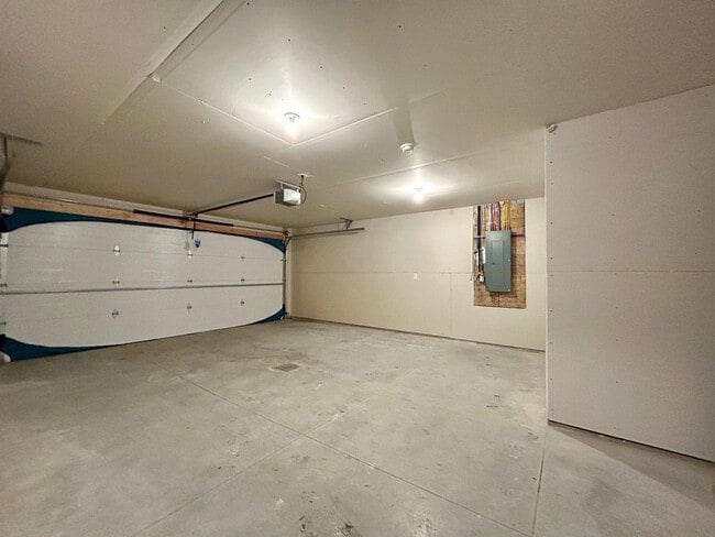 Building Photo - Spacious & Stylish 3-Bed Home with Modern Finishes and Attached 2-Stall Garage