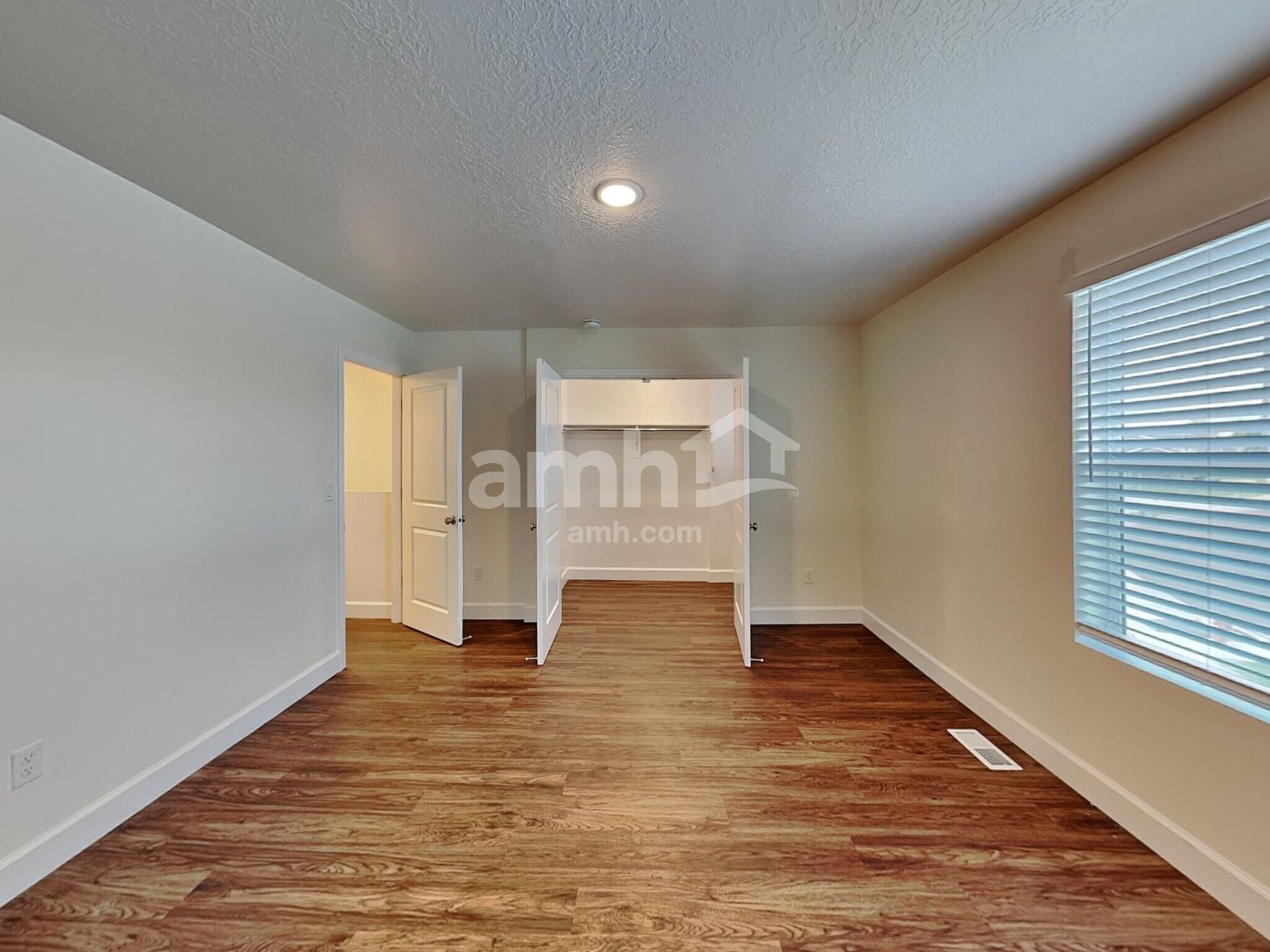Building Photo - 1328 E White St