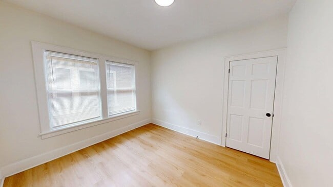 Building Photo - 978 1/2 Linwood Ave