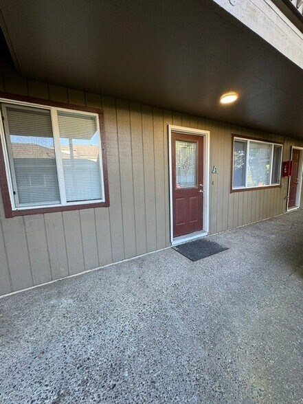 Building Photo - 2421 62nd St SE