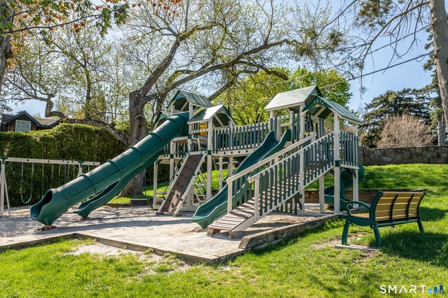 Building Photo - 10 Sunset Trail