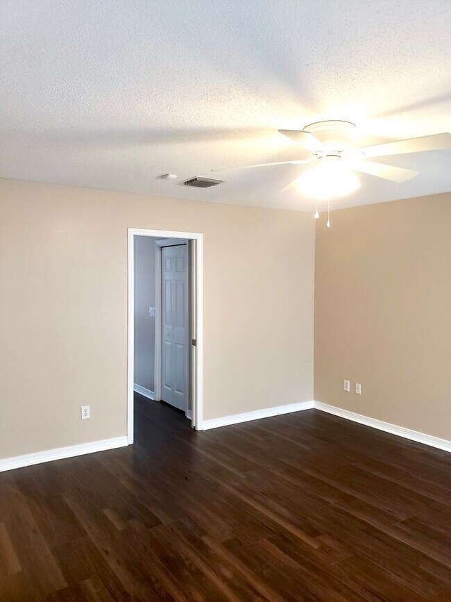 Building Photo - Beautiful home with Swimming Pool in the Hammocks. 4 bedroom 2 bath -Pool lawn service included!!!