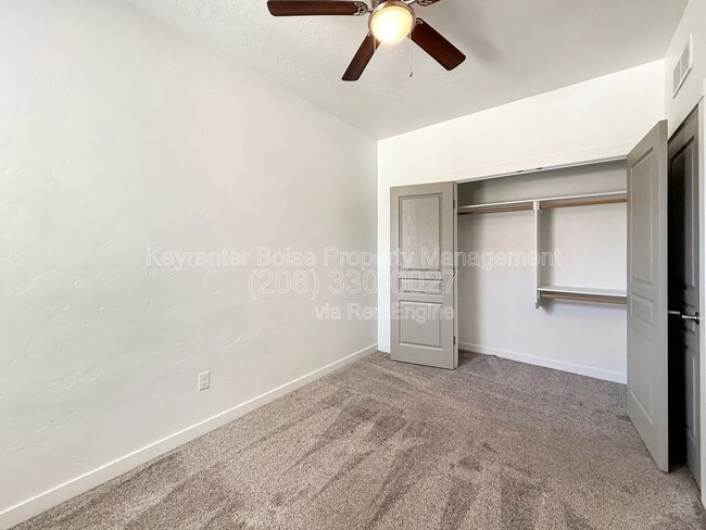 Building Photo - 2115 W Bella Ln