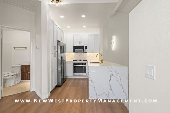 Building Photo - Newly renovated 2-bedroom UTC townhome in the coveted Andria of Renaissance at La Jolla community...