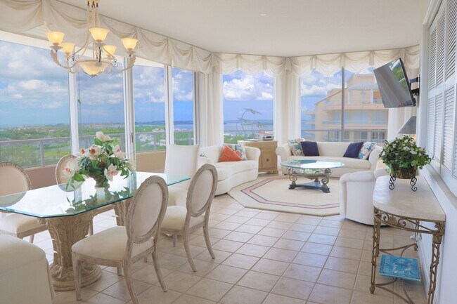 Building Photo - Luxury Seasonal or Annual Rental in the Prestigious Grand Bay Community – Longboat Key