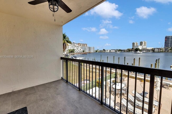 Building Photo - 200 Golden Isles Dr