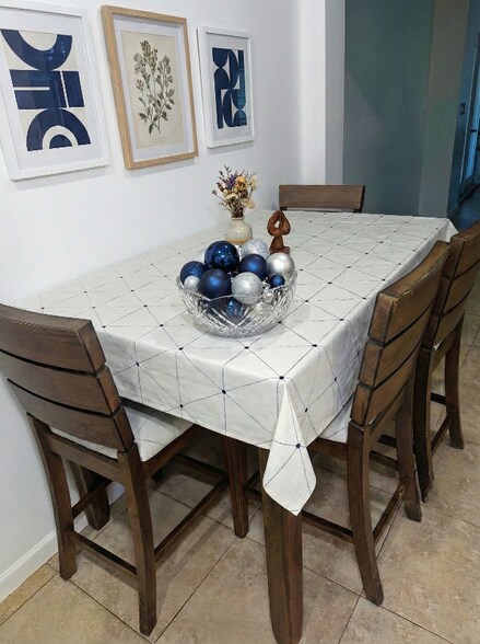 Building Photo - 916 W Drew St