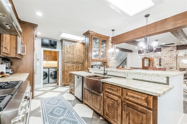 Building Photo - 8638 Oakford Dr