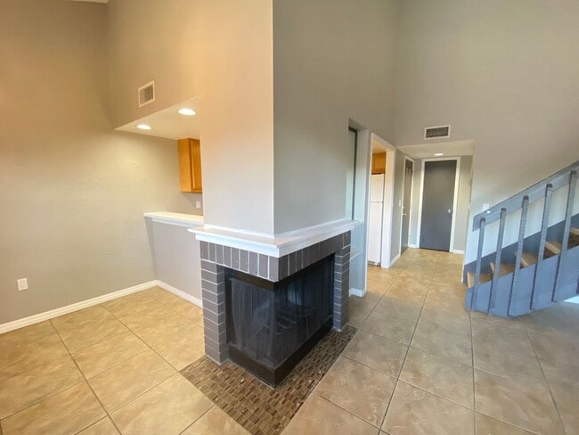 Building Photo - 650 Trinidad Ct