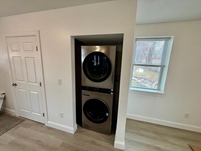 Building Photo - 333w3rd