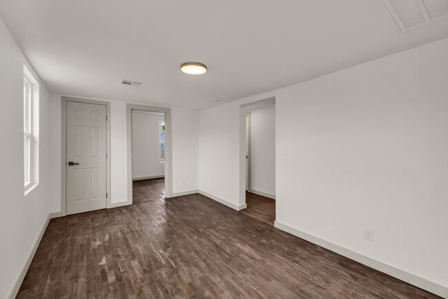 Building Photo - 1017 W Newton St