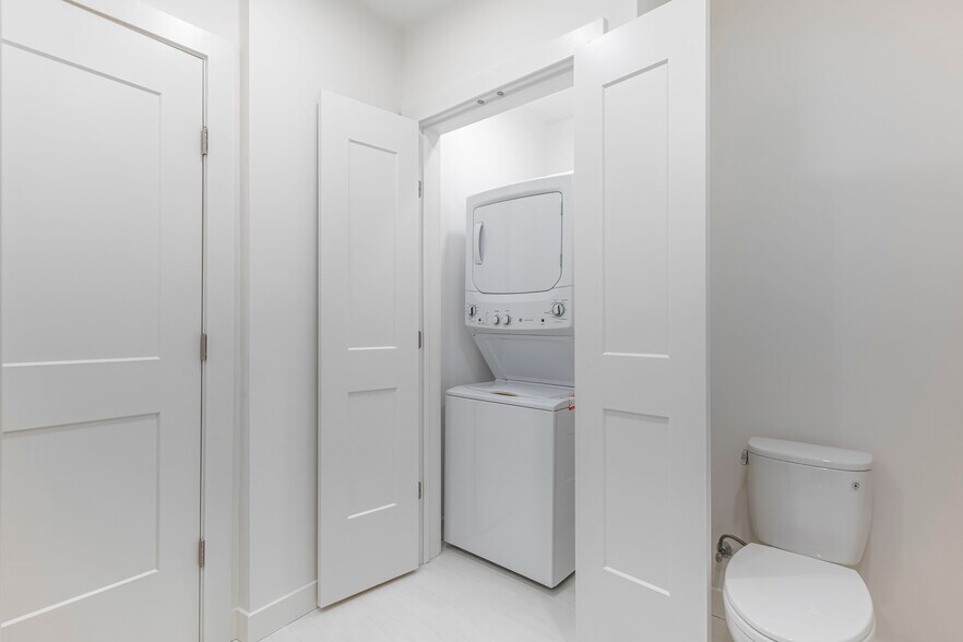 Building Photo - 319 Broadway