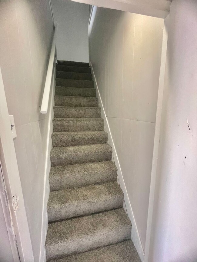 Building Photo - 2 Bed 1 Bath- Pittsburgh Pa
