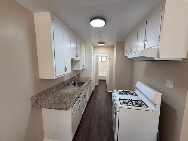 Building Photo - 414 N San Gabriel Ave