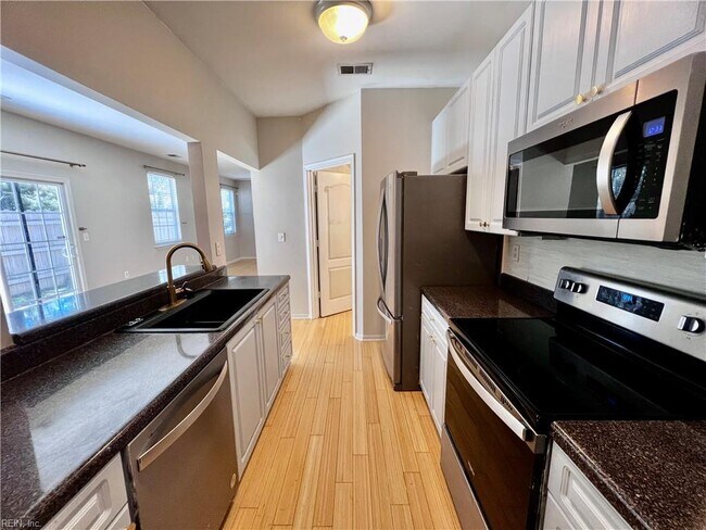 Building Photo - 4581 Duffy Dr