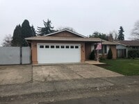 Building Photo - Spacious 3-bedroom, 2 bath home in SE Albany