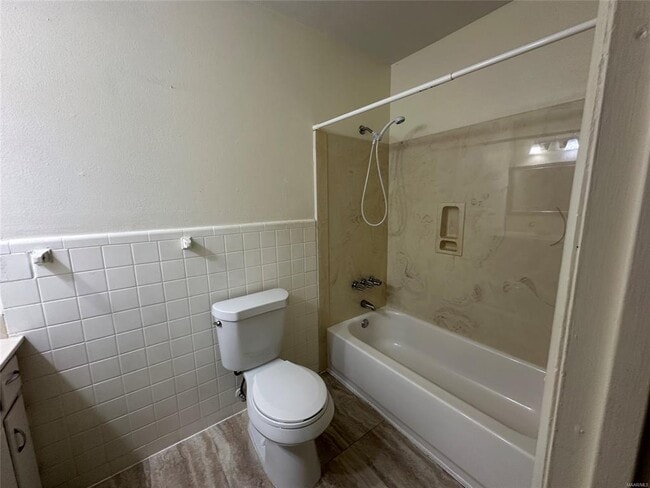 Building Photo - 811 Shadow Ln