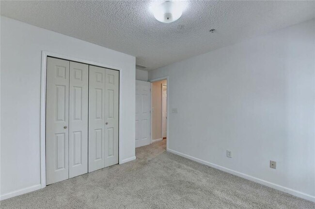 Building Photo - 310 Azalea Cir