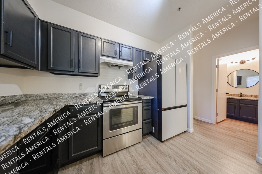 Building Photo - 2831 E Southern Ave