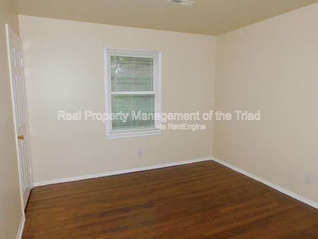 Building Photo - 2405 E Florida St