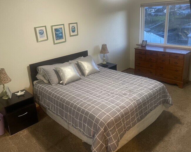 Building Photo - 1361 Buhne Dr